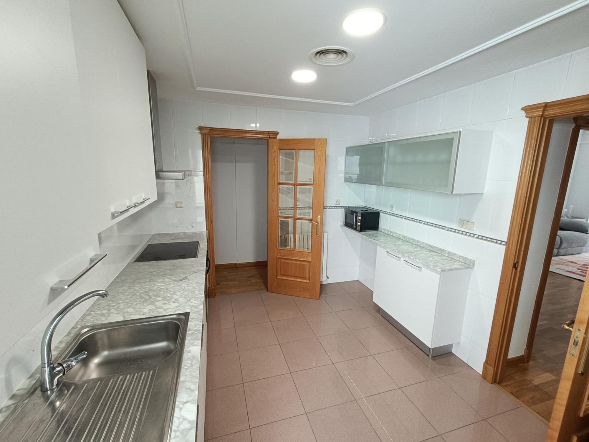 Piso En Pleno Centro De Albacete Con Garajeアパートメント エクステリア 写真