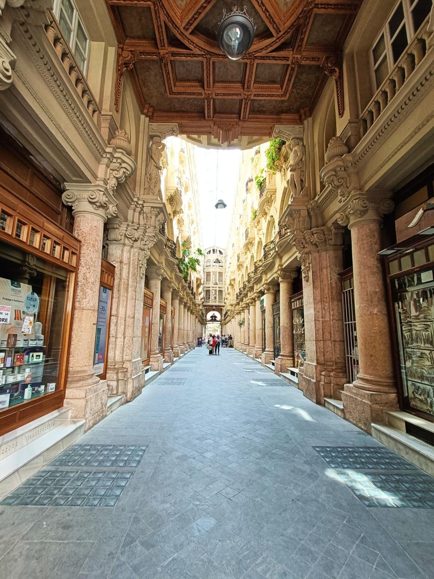 Piso En Pleno Centro De Albacete Con Garajeアパートメント エクステリア 写真